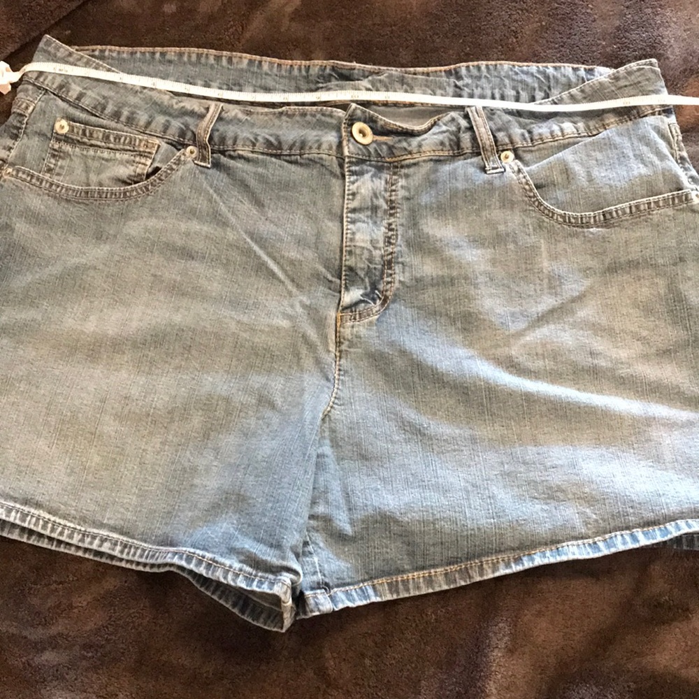 Stretchy Faded glory denim jean shorts size 18